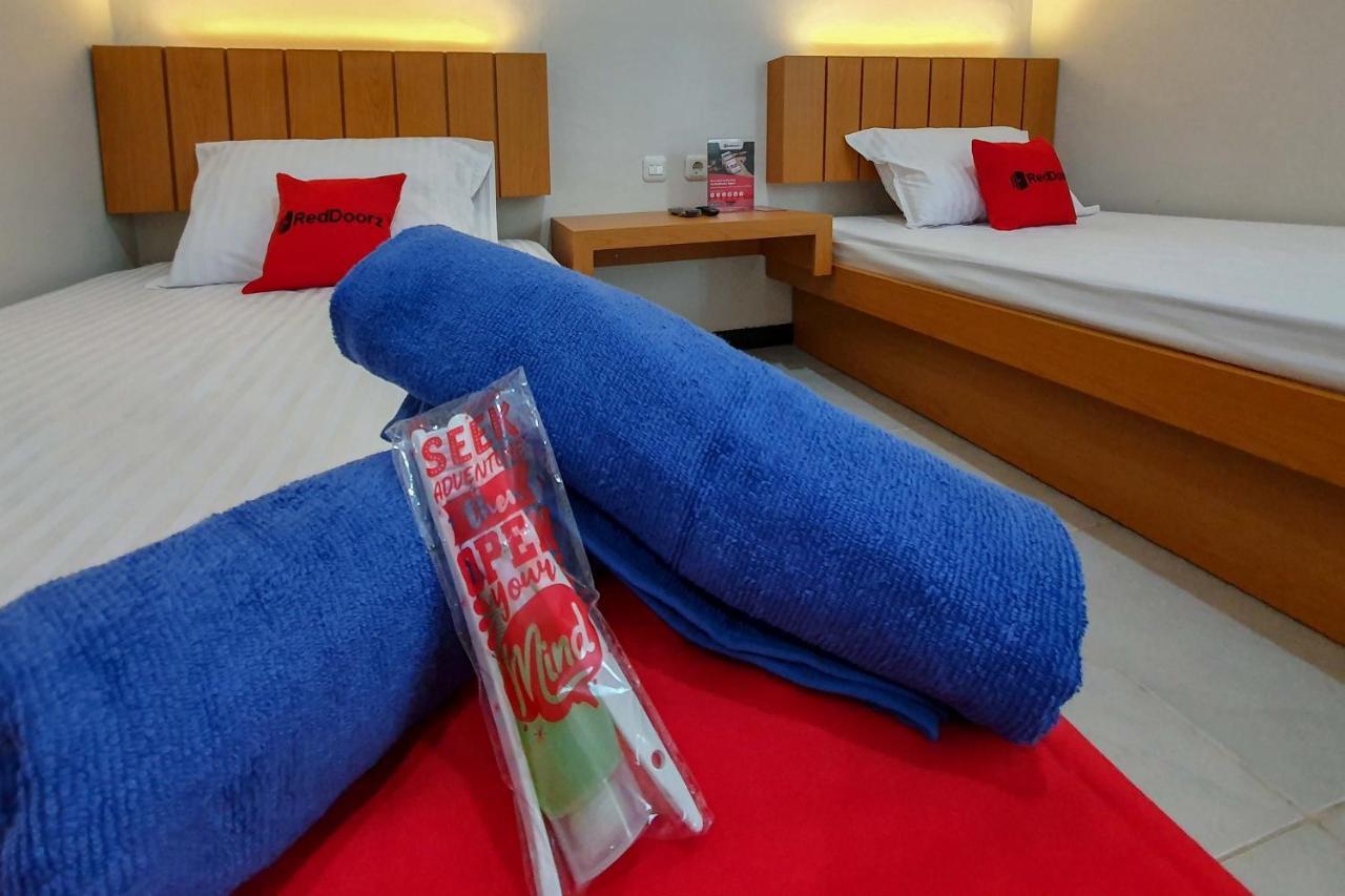 红多兹伊斯兰酒店-近梭罗百丽宫商场2号 Bonorejo 外观 照片